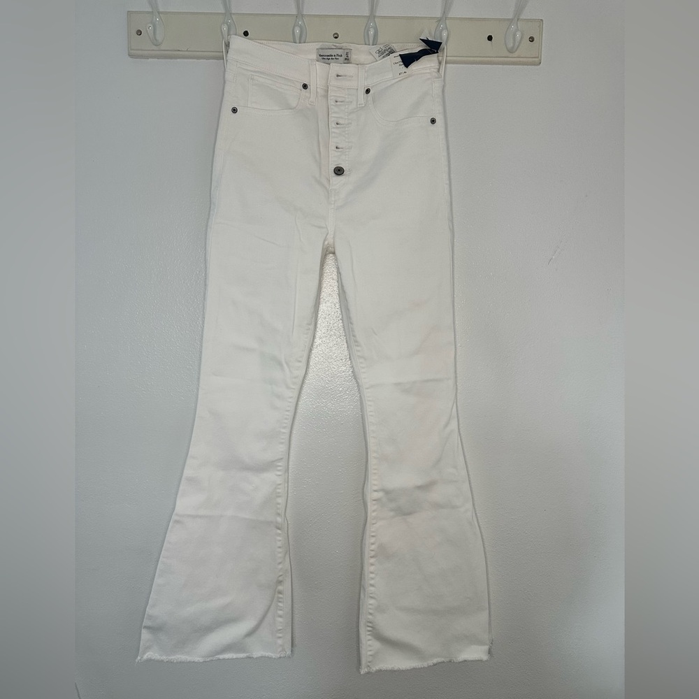 Abercrombie & Fitch high Rise white flare jeans size 27short